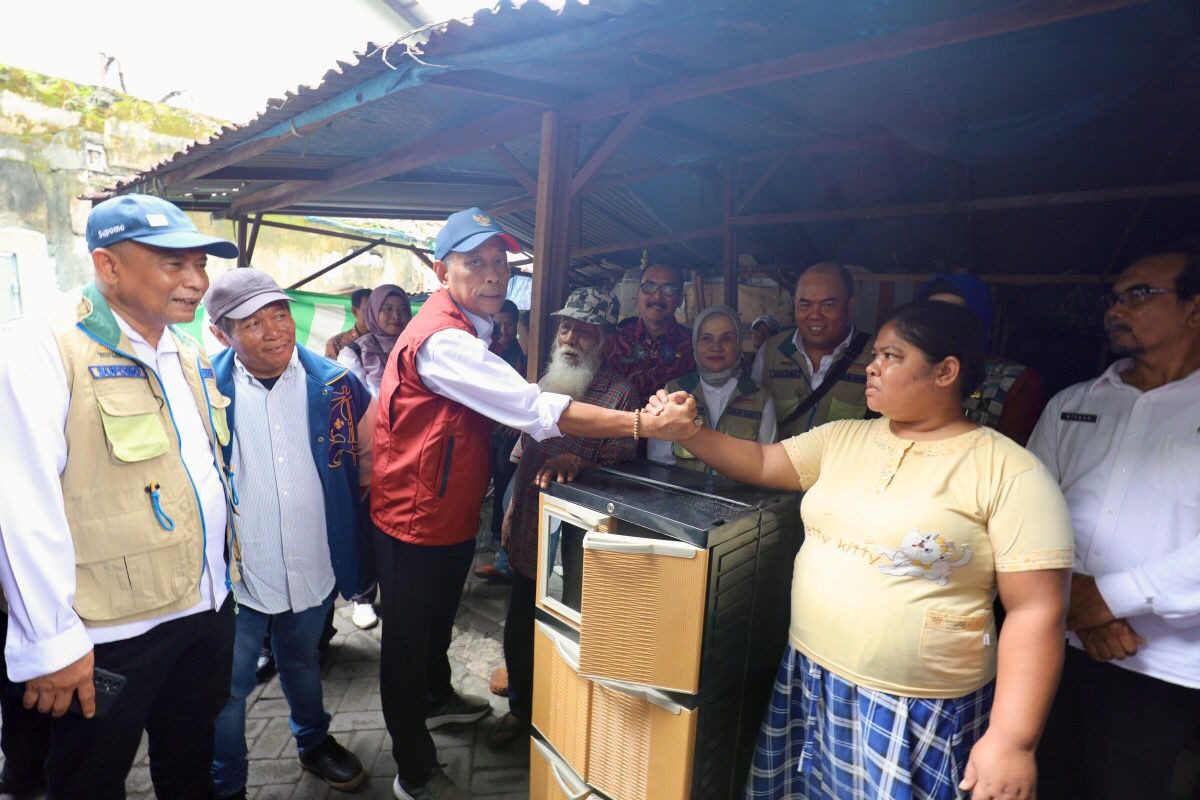 Wamensos Agus Jabo Beri Bantuan Permakanan dan Ajak Pelatihan untuk Berdaya bagi Lansia dan Penyandang Disabilitas di Sidoarjo