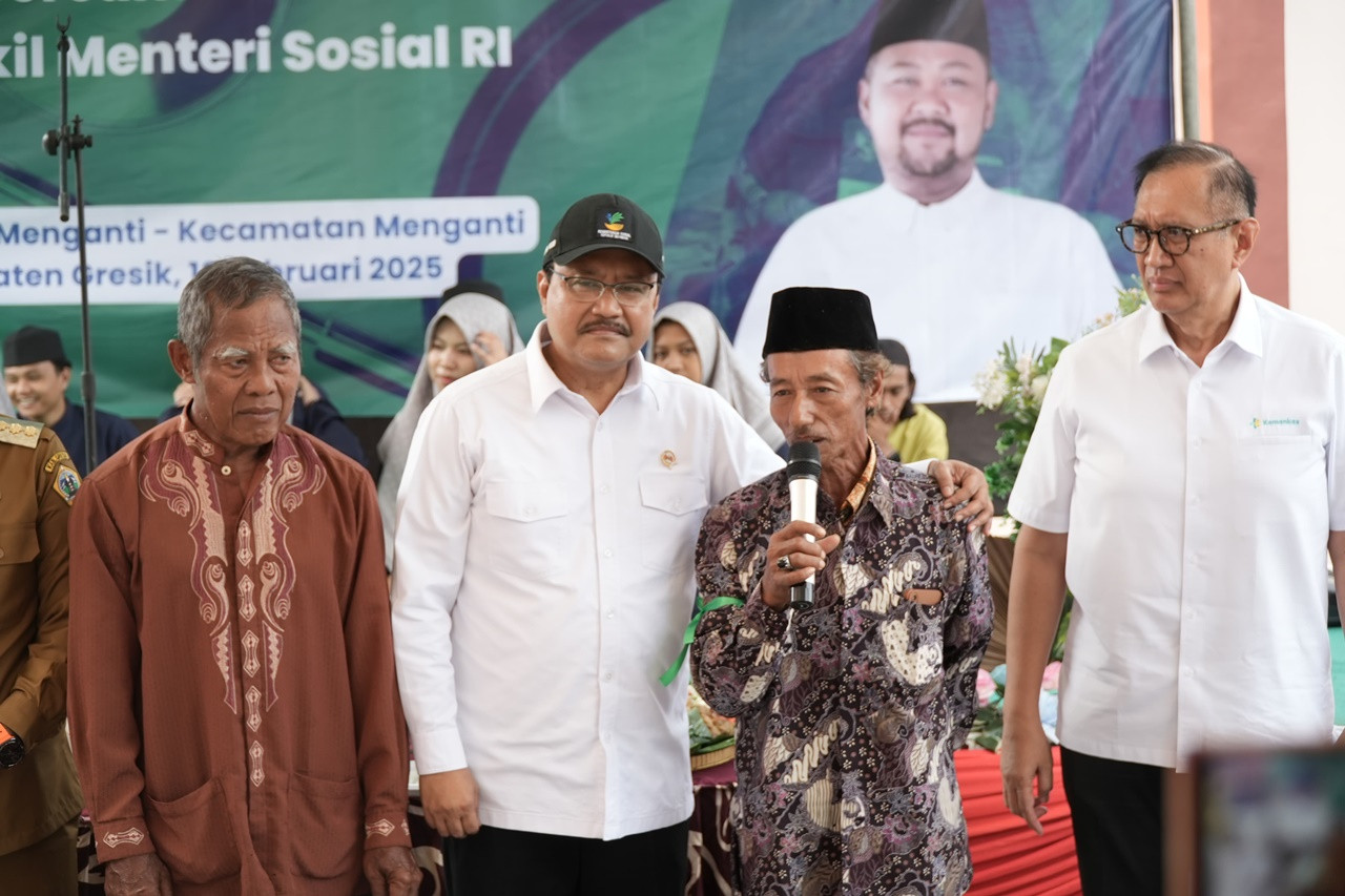 Gus Ipul Bagikan CKG Kado Ulang Tahun dari Presiden Prabowo kepada Lansia